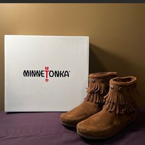 Minnetonka Double Fringe Side Zip Dusty Brown